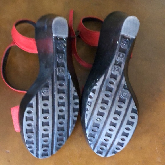 Shoes - Picture 3 of 7